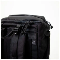 Doughnut Dynamic Large Titan 22 - Daypack -Camping supply store doughnut dynamic large titan 22 daypack detail 6