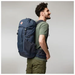 FJÄLLRÄVEN Abisko Hike 35 - Walking Backpack 11 FJÄLLRÄVEN Abisko Hike 35 - Walking Backpack -Camping supply store fjaellraeven abisko hike 35 walking backpack detail 4